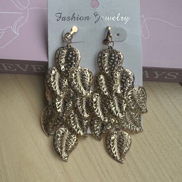 DEPARTMENT STORE FLOWER EARRINGS  NYC-2 - Picture 5 of 5